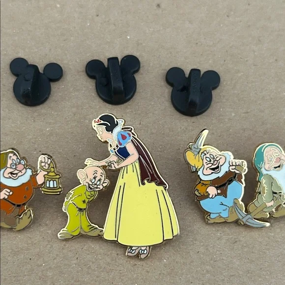 Disney Snow White and Dwarfs Enamel Pin Set - Picture 4 of 9